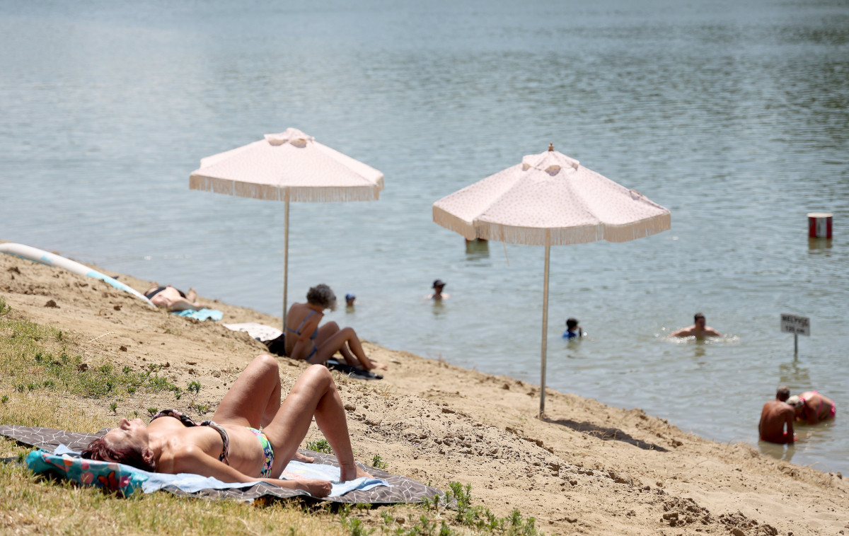 Szeged, Sárga, szabadstrand, strand, nyár, meleg, hőség, kánikula, fürdőzés, napozás, Tisza, Tisza part