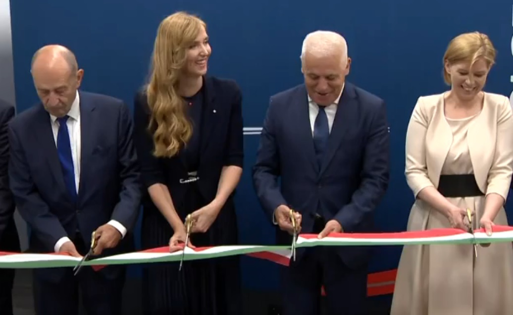 Repülőgép-szimulátort adtak át a Nyíregyházi Egyetemen