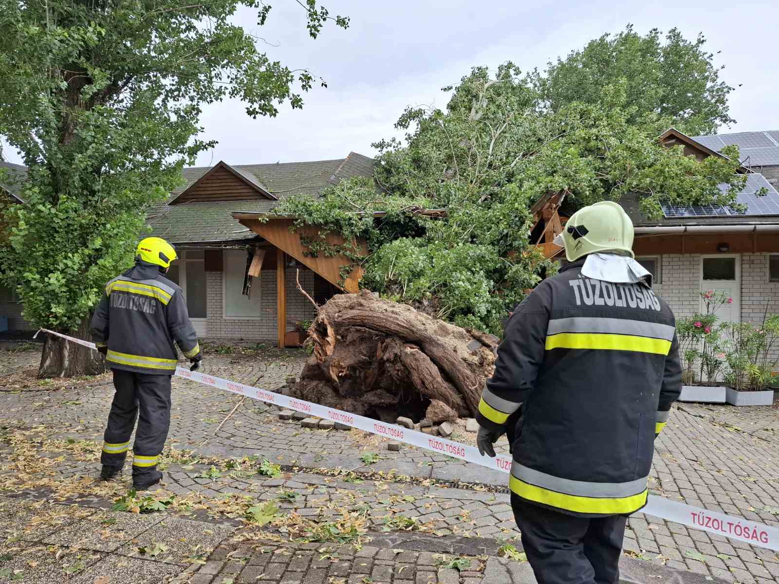 Miden tűzoltót behívtak Szabolcs-Szatmár-Beregben a vihar miatt