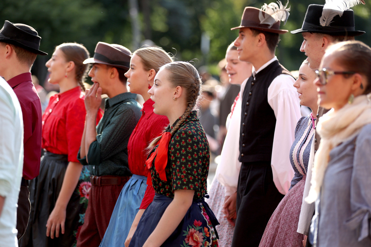 Szeged, Martin György Néptáncfesztivál, néptánc, tánc, megnyitó, felvonulás
