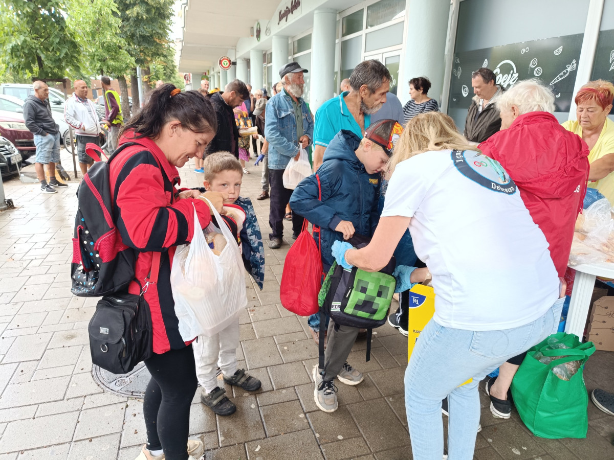 ételosztás Debrecenben