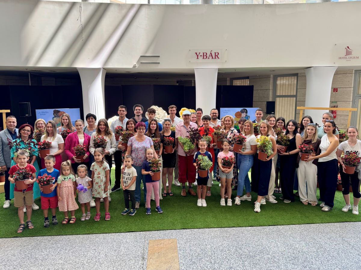 Közösségi virágkocsi Debrecenben