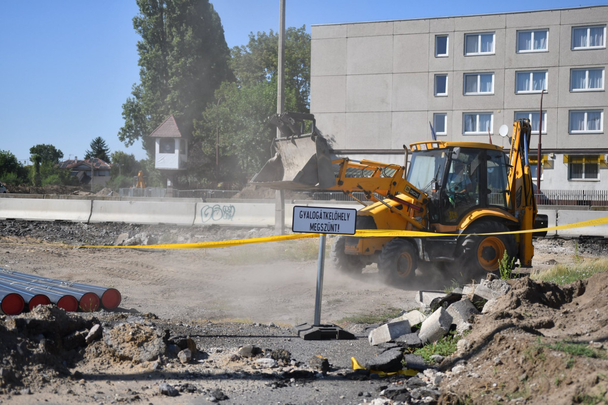 Legalább novemberig tartanak a munkálatok a forgalmas debreceni útszakaszon