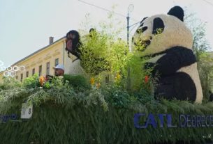 CATL virágkocsi a debreceni virágkarneválon