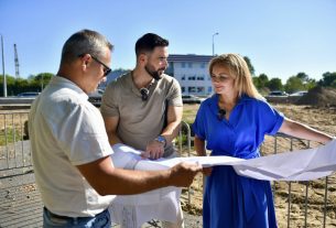 Széles Diána és Barcsa Lajos a Balmazújvárosi út–Csigekert utca–Szabó Lőrinc utca csomópont