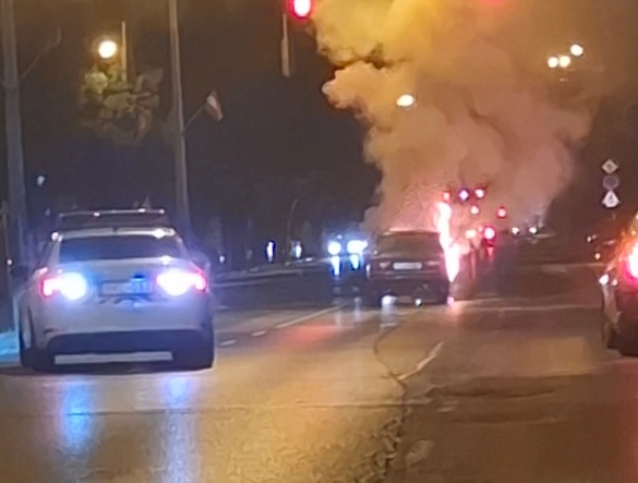 Kigyulladt egy autó Nyíregyházán