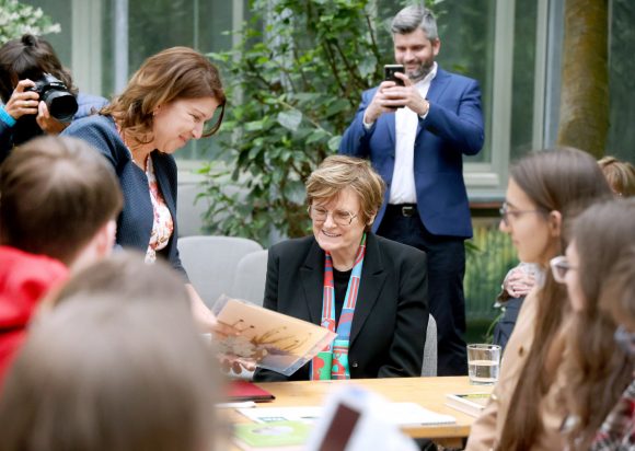 Szeged, Nobel-díj, Karikó Katalin, Füvészkert, hallgatók, szegedi Tudós nők ösvény