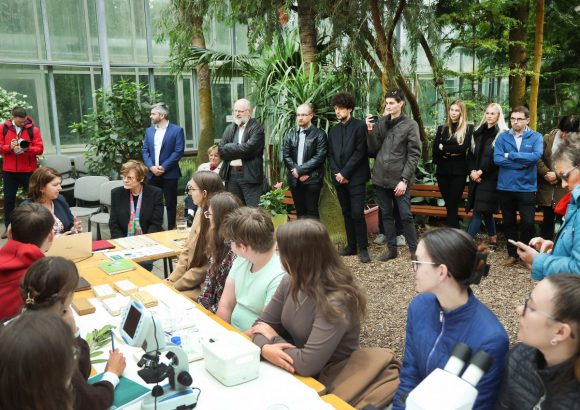 Szeged, Nobel-díj, Karikó Katalin, Füvészkert, hallgatók, szegedi Tudós nők ösvény