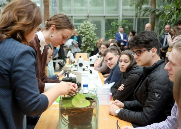 Szeged, Nobel-díj, Karikó Katalin, Füvészkert, hallgatók, szegedi Tudós nők ösvény
