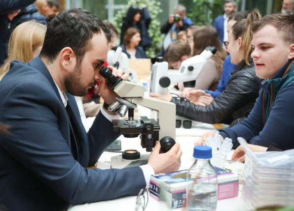 Szeged, Nobel-díj, Karikó Katalin, Füvészkert, hallgatók, szegedi Tudós nők ösvény