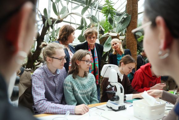 Szeged, Nobel-díj, Karikó Katalin, Füvészkert, hallgatók, szegedi Tudós nők ösvény