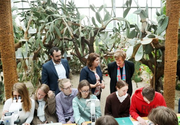 Szeged, Nobel-díj, Karikó Katalin, Füvészkert, hallgatók, szegedi Tudós nők ösvény