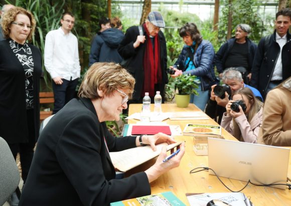 Szeged, Nobel-díj, Karikó Katalin, Füvészkert, hallgatók, szegedi Tudós nők ösvény