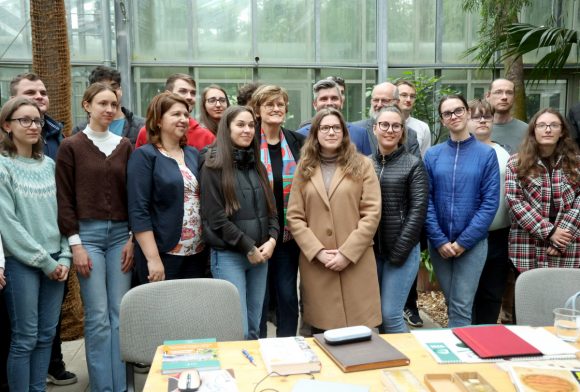 Szeged, Nobel-díj, Karikó Katalin, Füvészkert, hallgatók, szegedi Tudós nők ösvény