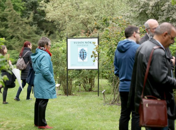 Szeged, Nobel-díj, Karikó Katalin, Füvészkert, hallgatók, szegedi Tudós nők ösvény